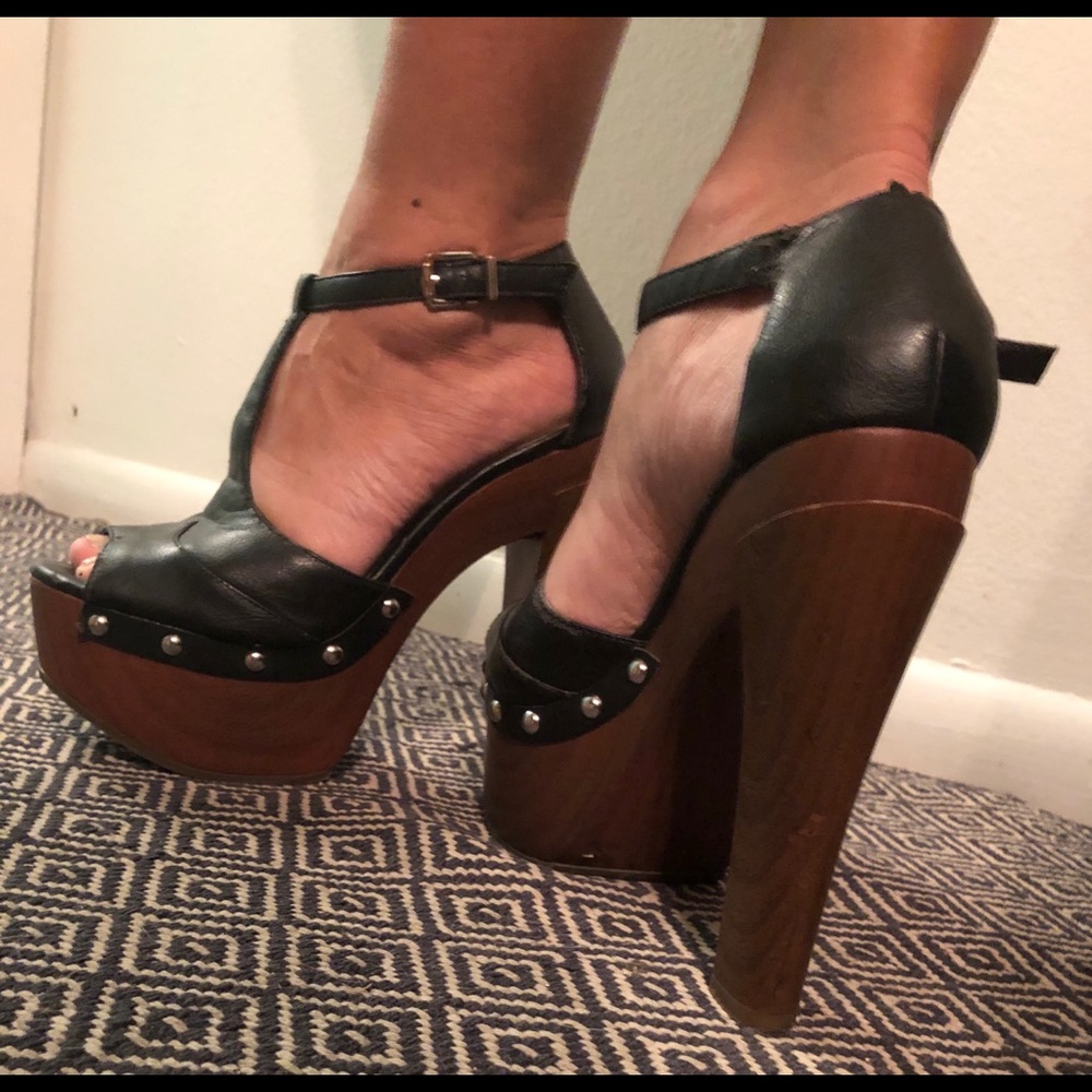 Jessica Simpson high heels platform